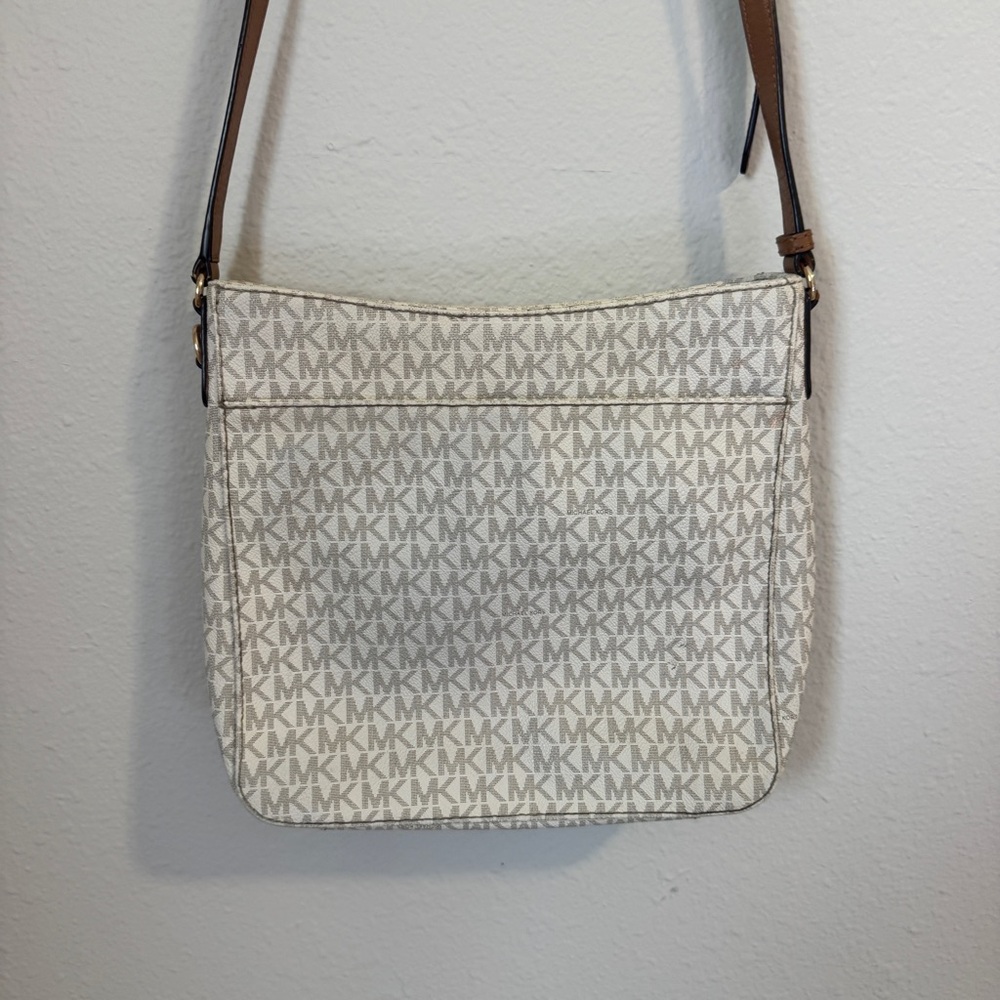 Michael Kors Jetsetter Crossbody - Picture 4 of 6